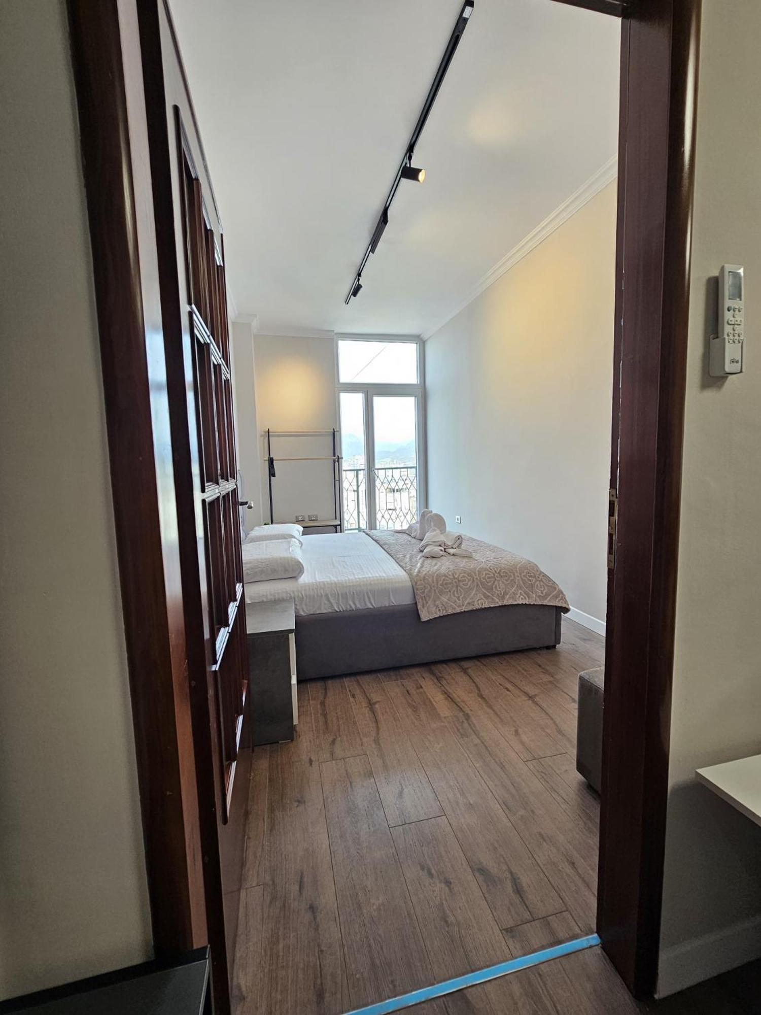 Sky Apartaments City Center Tiranë Ngoại thất bức ảnh