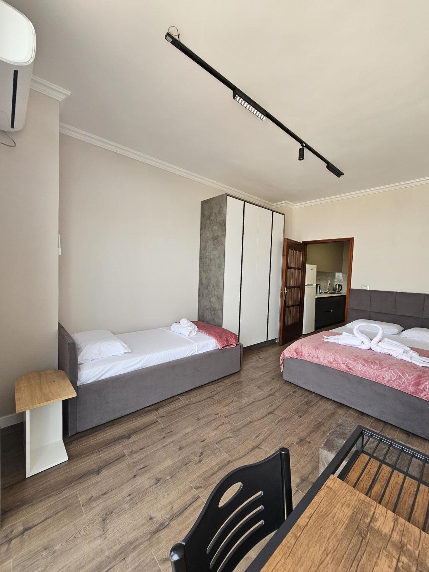 Sky Apartaments City Center Tiranë Ngoại thất bức ảnh