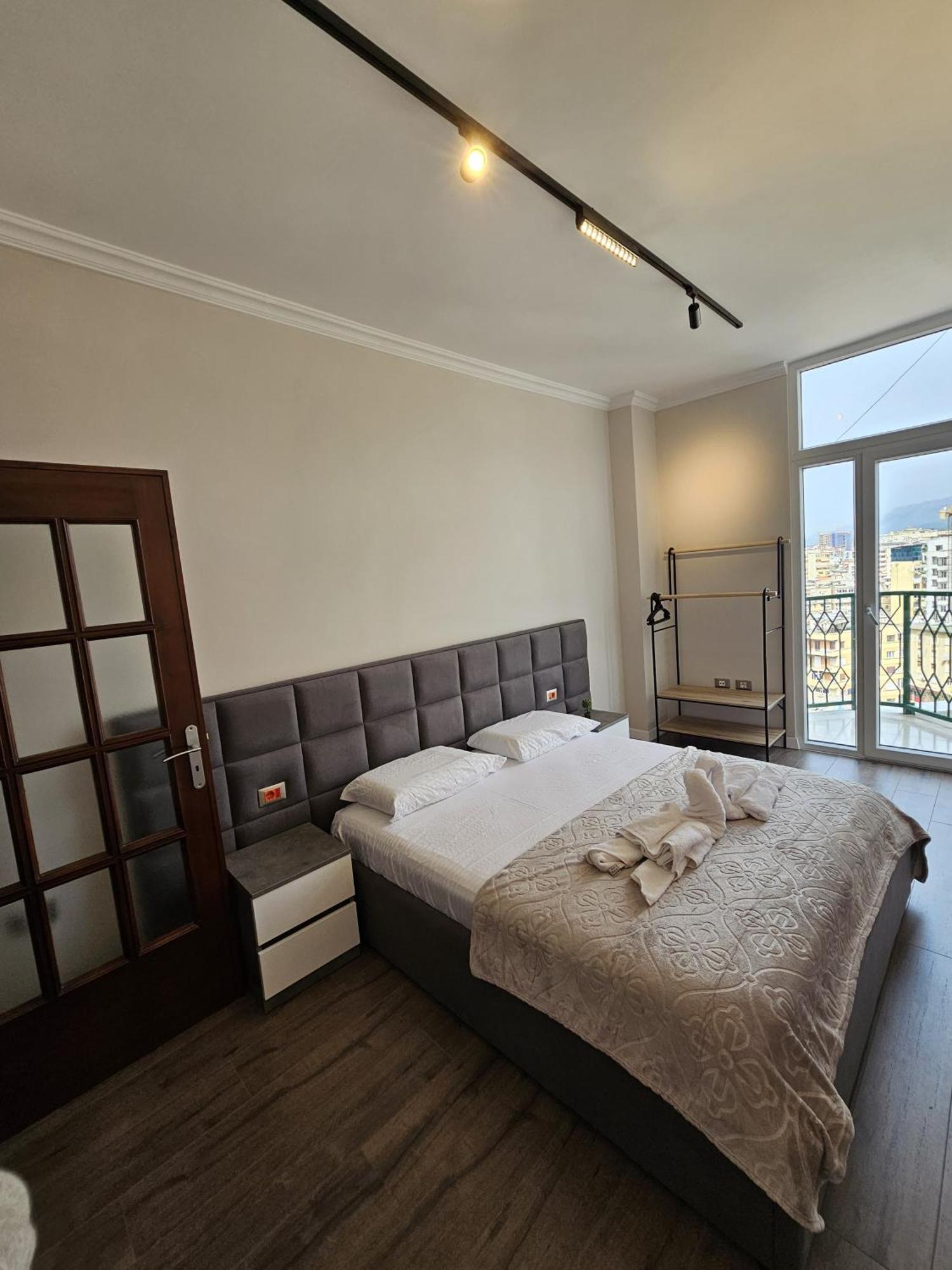 Sky Apartaments City Center Tiranë Ngoại thất bức ảnh