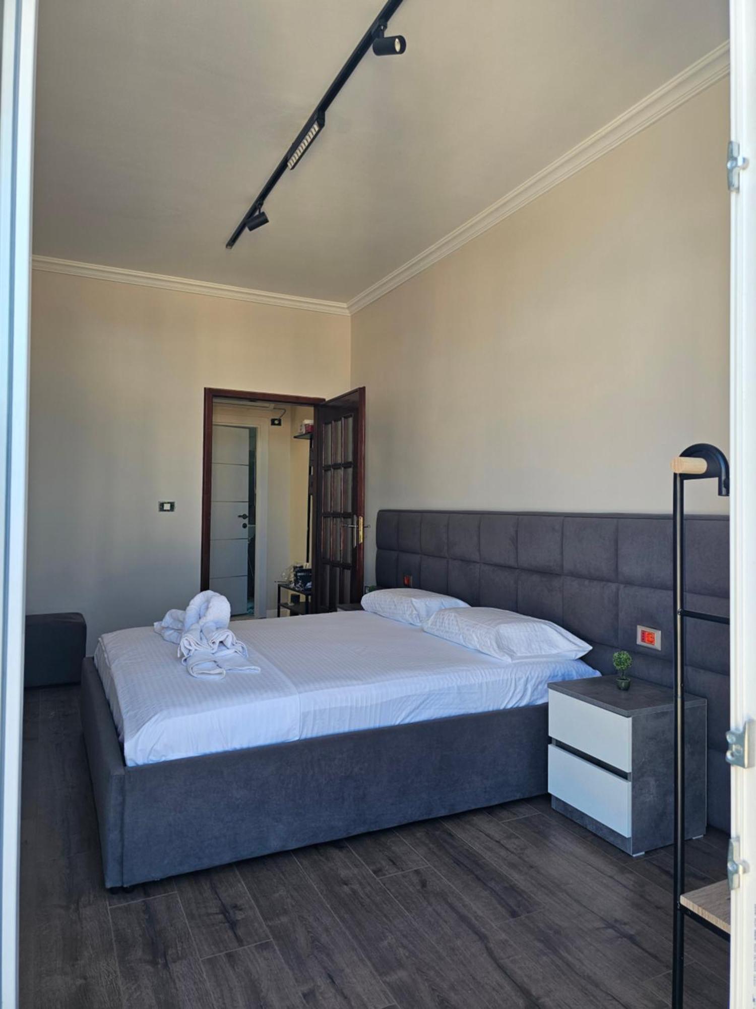 Sky Apartaments City Center Tiranë Ngoại thất bức ảnh