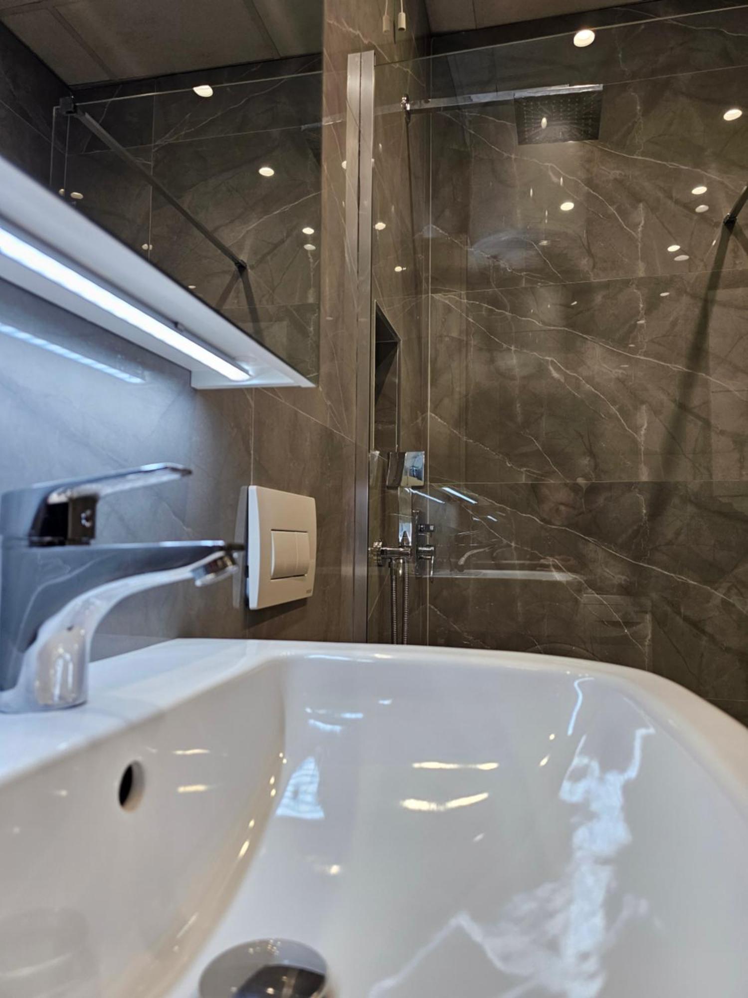 Sky Apartaments City Center Tiranë Ngoại thất bức ảnh